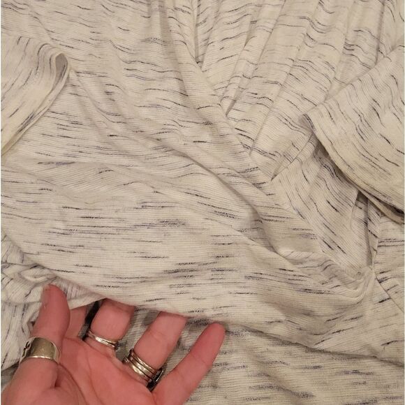 Anthropologie Akemi+Kin Light Grey Space Dye Faux Wrap Loose Longsleeve Top XS - Picture 9 of 15